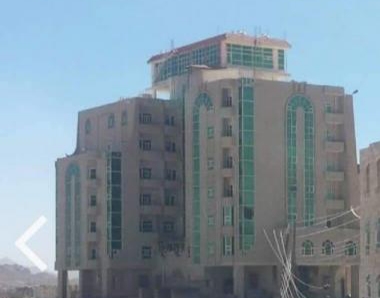 محكمة حوثية تصادر فندق كبير بصنعاء بزعم ملكيته لشقيق الرئيس السابق صورة